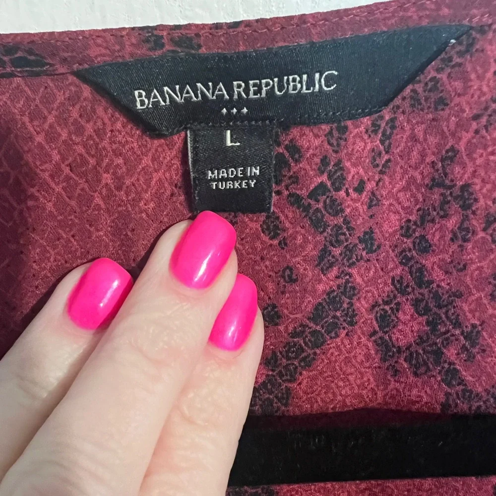 Banana Republic Red Snake-Print V-Neck Flutter Sleeve Blouse - Picture 4 of 7